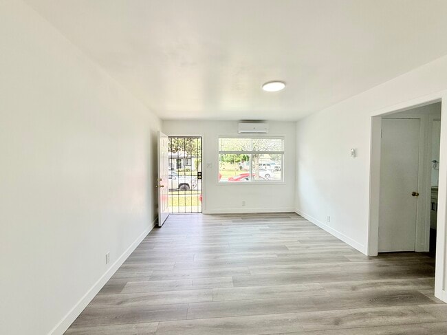 Building Photo - 5332 Rosemead Blvd Unit 2