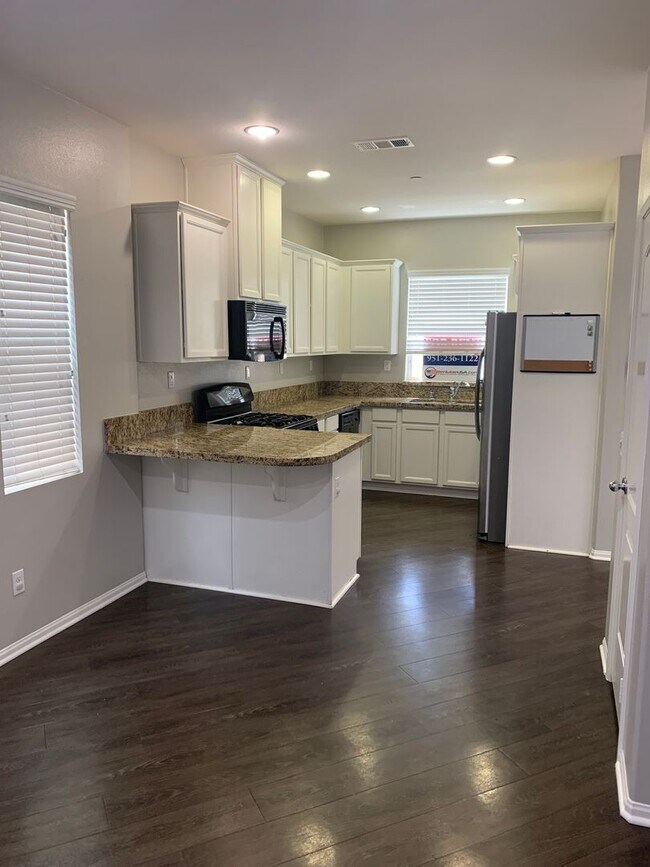 Photo - 3 Bedroom Condo for Rent in Murrieta