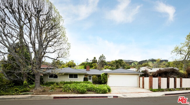 Photo - 931 Las Pulgas Rd