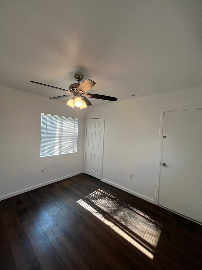 Building Photo - 122 E Quintard St Unit Studio