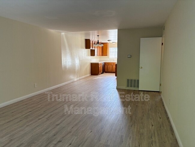 Photo - 2421 Montrose Ave Unit 201