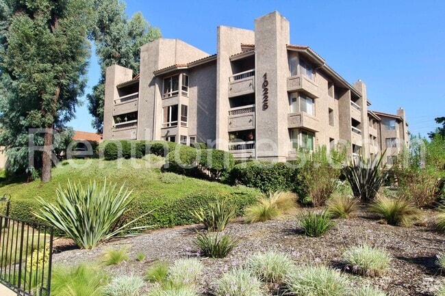 Building Photo - Mission Valley, 10225 Caminito Cuervo #143... Rental