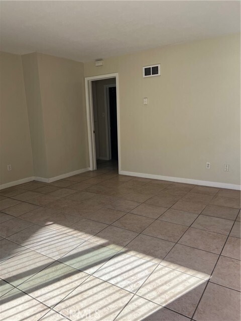 Photo - 3032 E 5th St