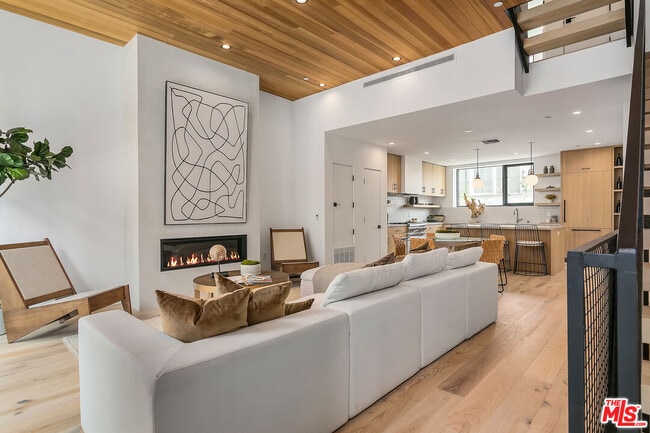 Photo - 610 S Van Ness Ave