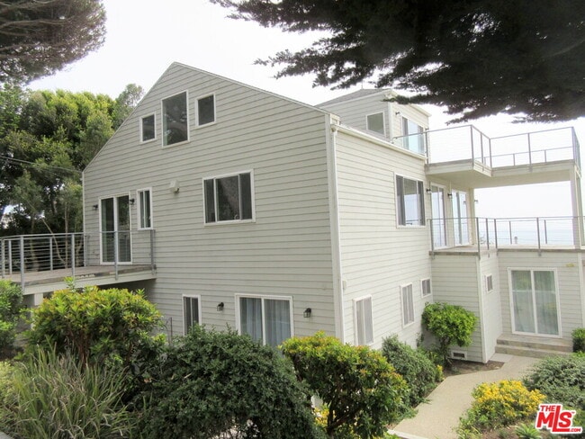 Photo - 7012 Birdview Ave