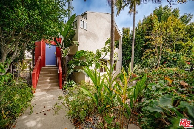 Building Photo - 656 Angelus Pl