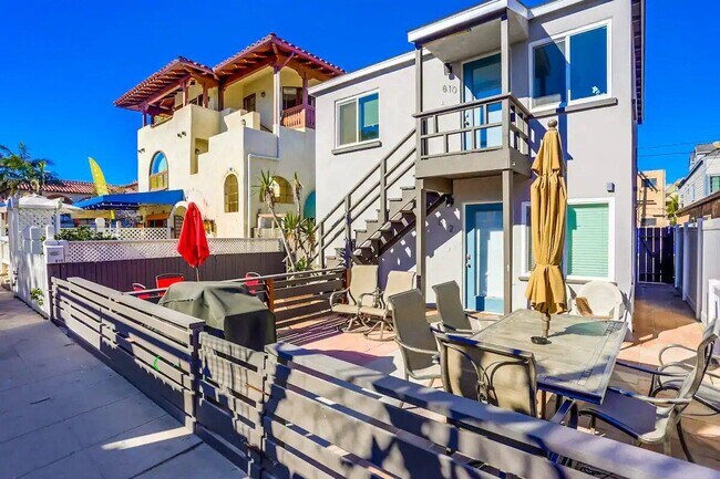 Photo - 812 Island Ct