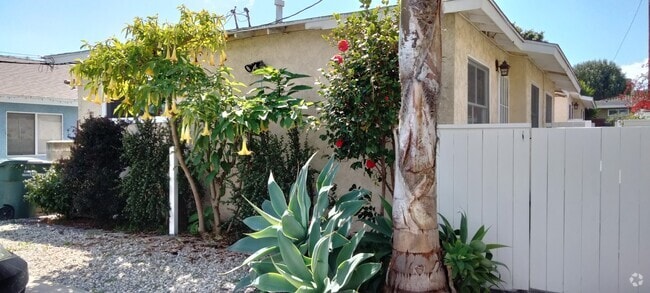 Building Photo - 2026 259th Pl Unit 2026 1/2 Rental