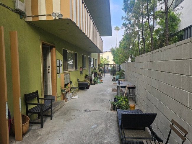 Photo - 1536 S Orange Grove Ave