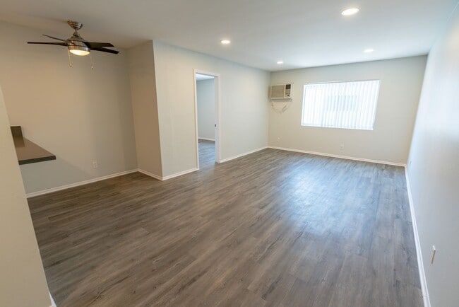 Photo - 2039 N Las Palmas Ave