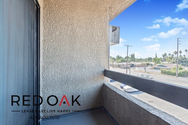 Photo - 8614 Woodley Ave Unit 218