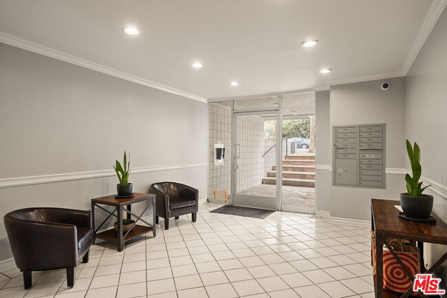 Photo - 834 6th St Unit 202