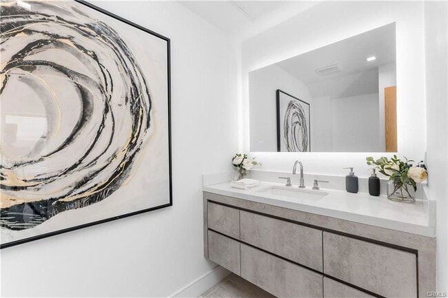 Photo - 1035 1/2 North Vista Street, West Hollywoo...