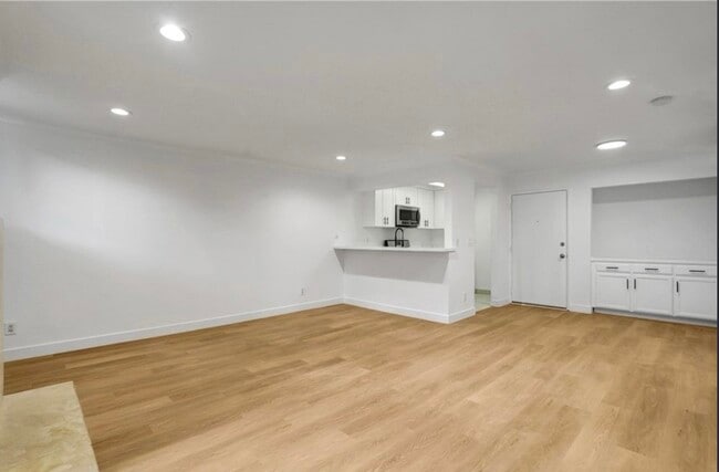 Photo - 5325 Newcastle Ave Unit 239