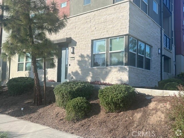 Building Photo - 1100 Epic Rental