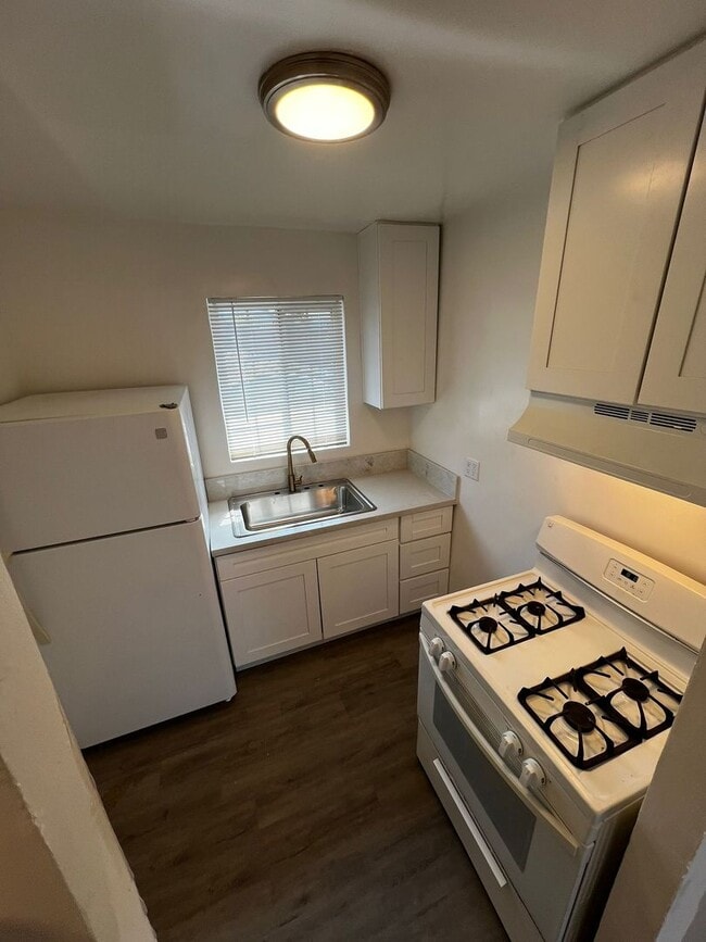 2BR 1 BA Unit- Nice Yard and Carport, Remo... - 2BR 1 BA House Unit- Nice Yard and Carport, Remo...