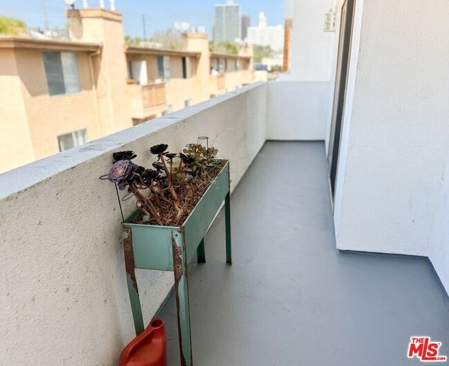 Photo - 1621 Barry Ave Unit 302