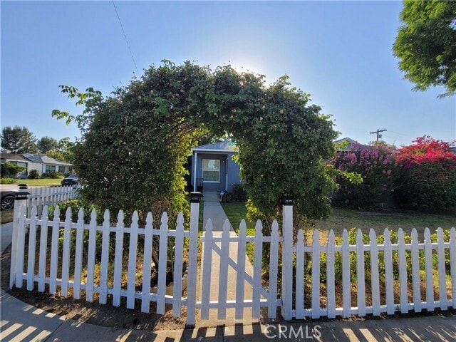 Photo - 6121 White Oak Ave House