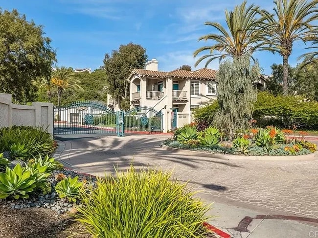 Gated and very quiet community - 3432 Cameo Dr Unit #59