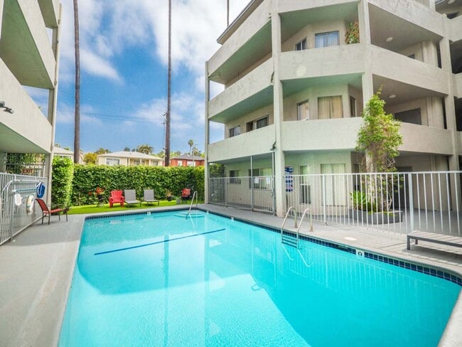 1815 N. Harvard Blvd - 1815 N. Harvard Blvd Apartments