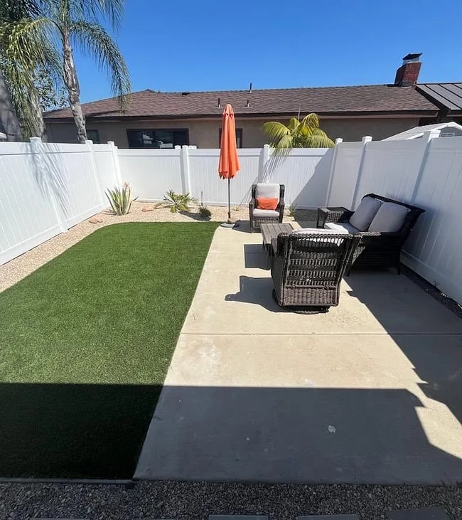 Large, private yard - patio furniture included - 8888 Jefferson Ave House