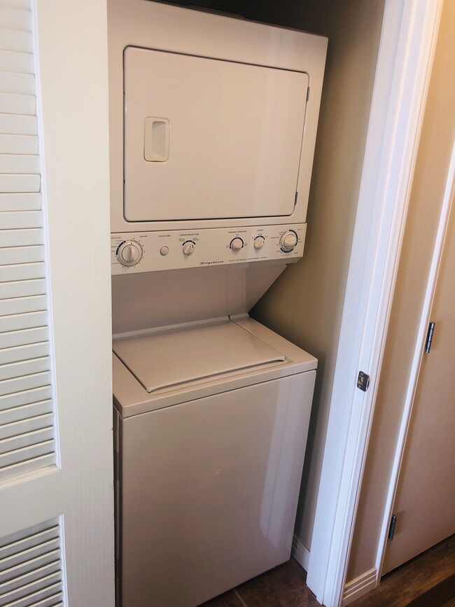 Stacked W/D within the unit - 427 9th Ave Unit 907