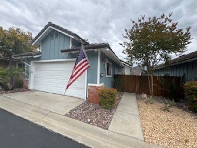 Building Photo - 2 Bedroom 2 Bathroom Condo Living in Great Community Located At West Village Of Singing Hills HOA.