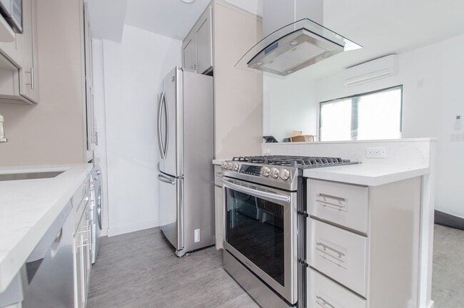 Photo - 4927 W Adams Blvd Unit Residencial - 2