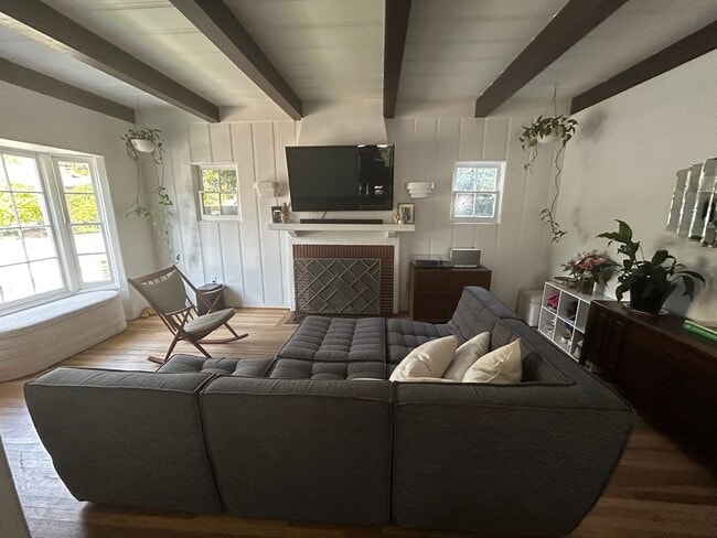 Photo - 1851 Hope St