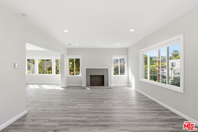 Building Photo - 6314 Primrose Ave