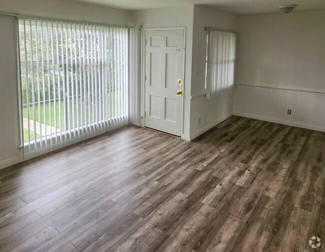 Building Photo - 5776-5790 Clemson Street Rental