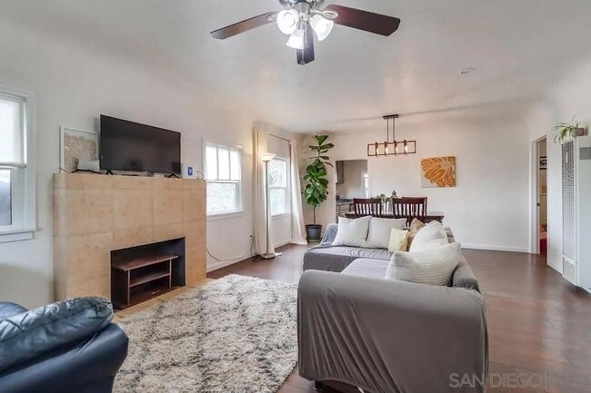 Photo - 3891 Superba St