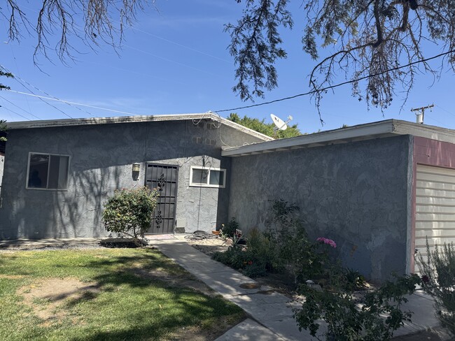 Building Photo - 68080 Durango Rd Unit B