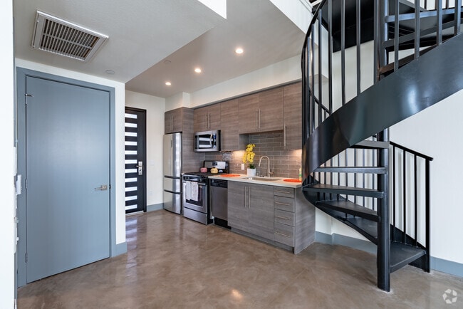 Studio Loft - 640SF - T Loft Apartments