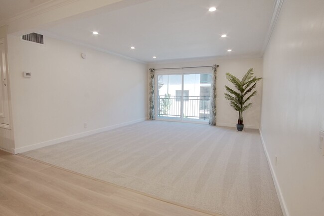 Building Photo - 5460 White Oak Ave Unit G217