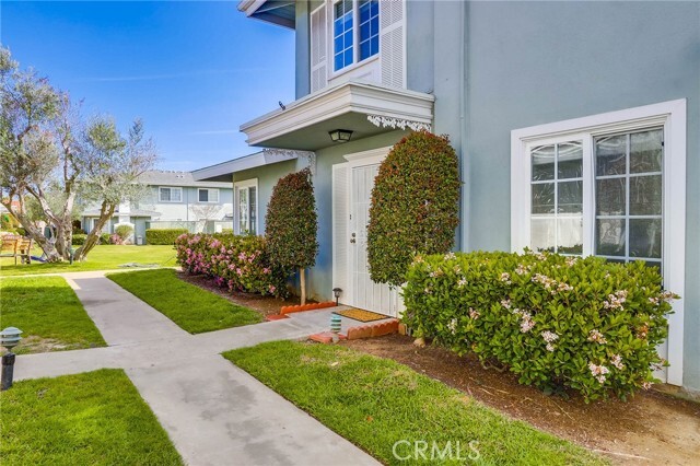 Building Photo - 1845 Anaheim Ave Unit 16C