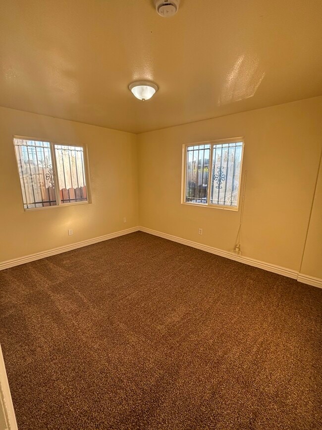 Photo - 632 E 113th St