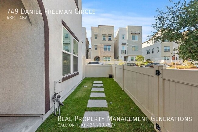 Photo - 749 Daniel Freeman Cir