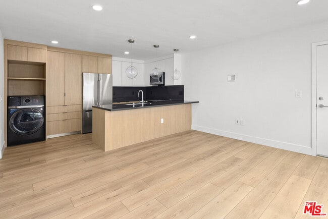 Building Photo - 2811 3rd St Unit 9 Rental