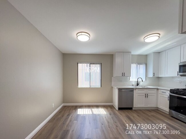 Photo - 137 Carr Dr Unit 3