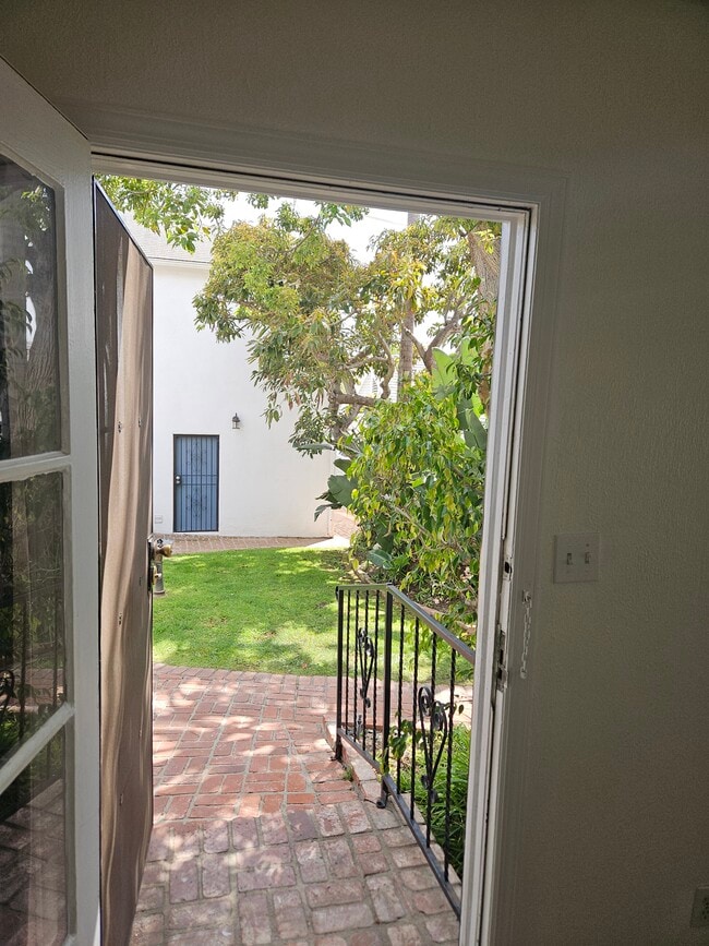 view outside from front door - 1033 Aviation Blvd