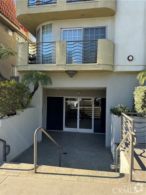 Building Photo - 1817 Selby Ave Unit 205 Rental