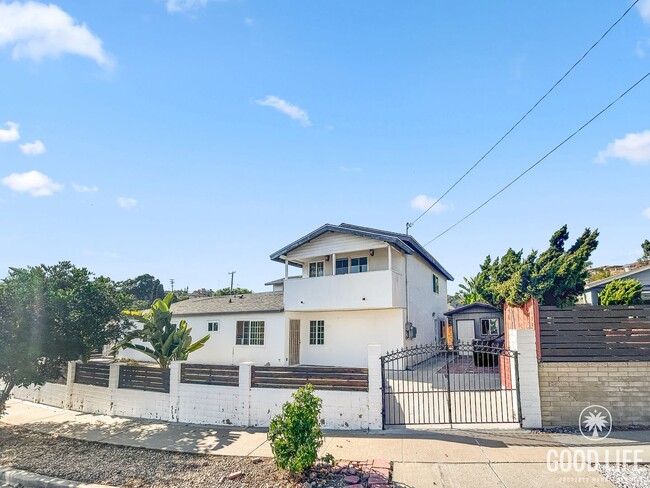 Building Photo - Beautiful 3B 2BA Duplex Unit w/ Balcony, W... Rental