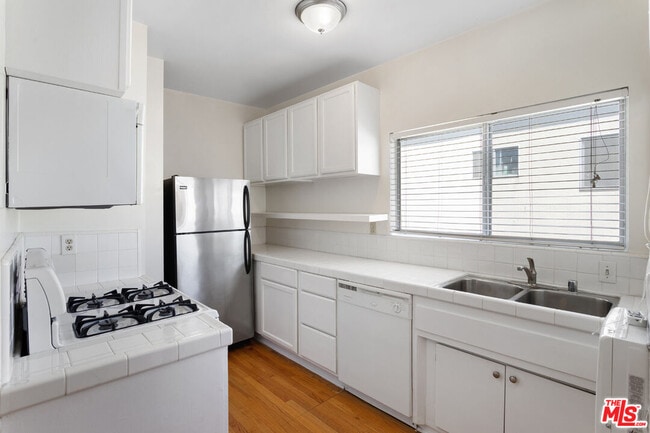 Photo - 11743 Mayfield Ave Unit 6