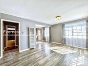 Photo - 2571 Judson St