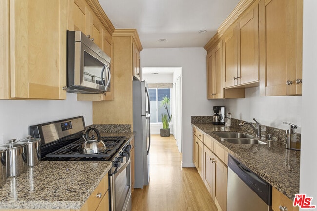 Photo - 733 Westmount Dr