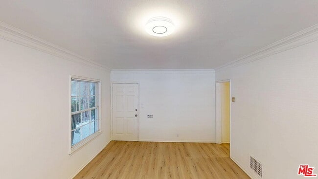 Photo - 127 N Doheny Dr Unit 129