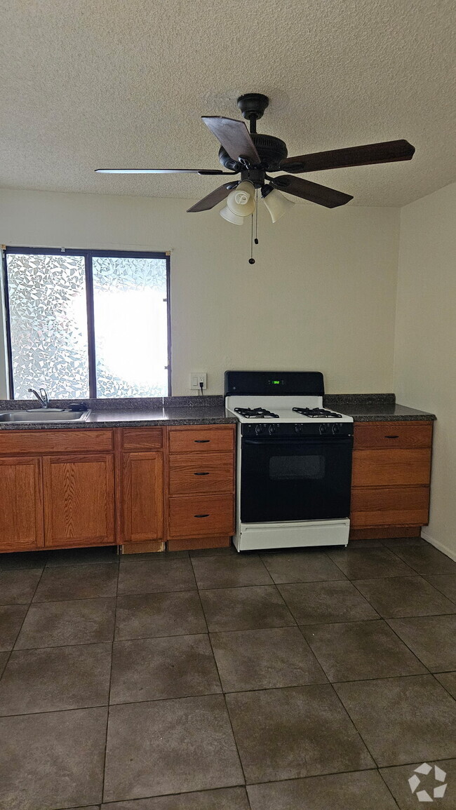 Building Photo - 3557 Skyway Ct Rental