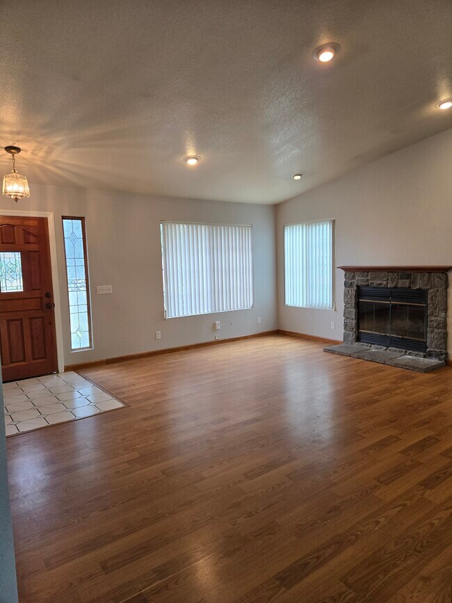 Photo - 2030 Indian Pl House