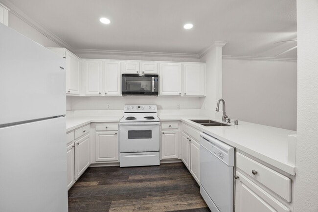 Photo - 7505 Charmant Dr